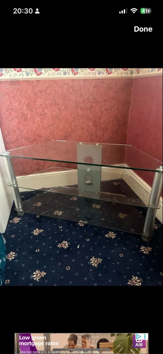 Glad tv stands - Image 1
