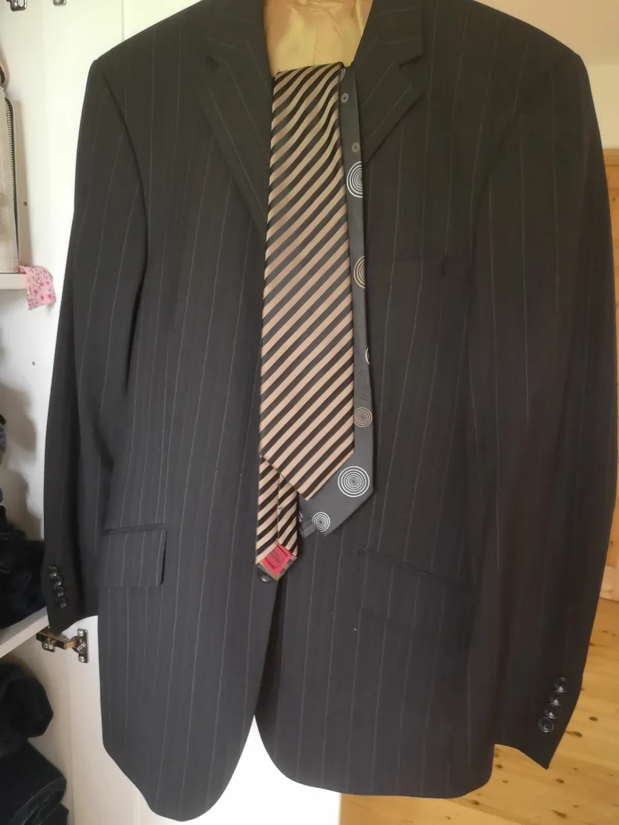 Men's suit - Image 1