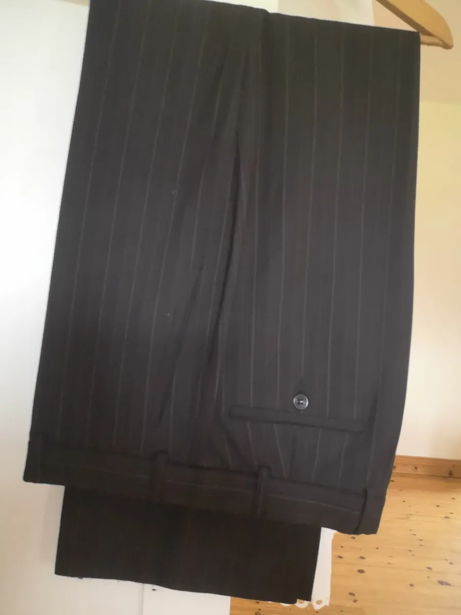 Men's suit - Image 4