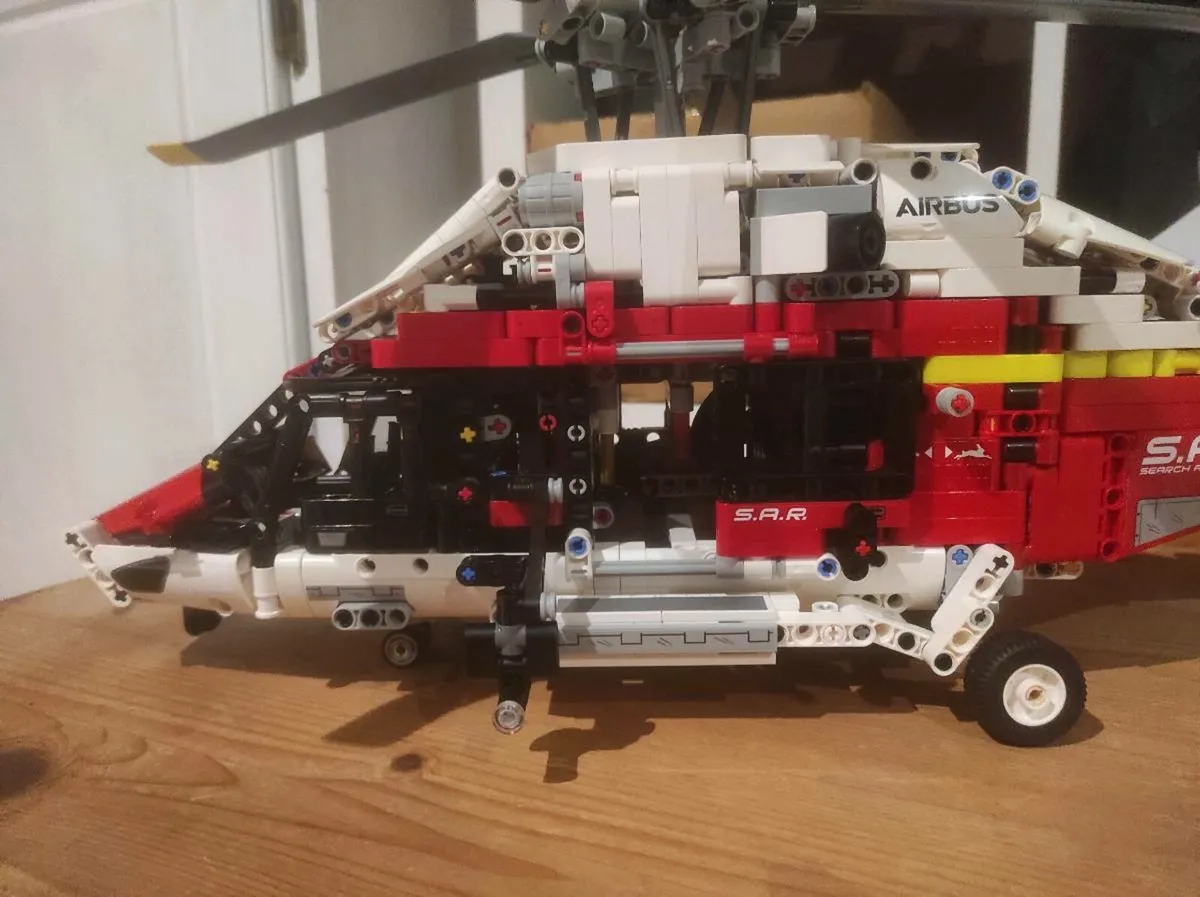 LEGO Technic Airbus H175 Rescue Helicopter 42145 - Image 2