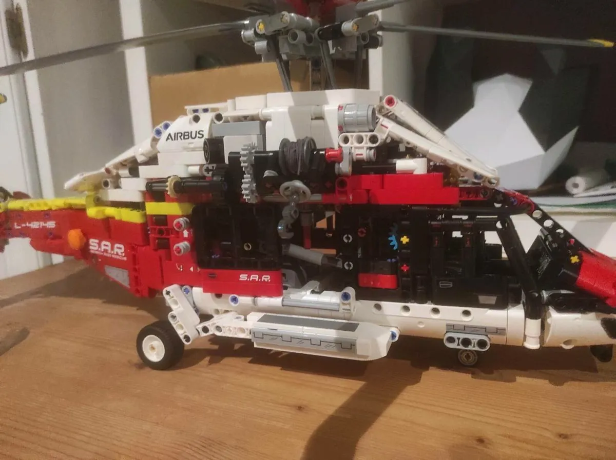 LEGO Technic Airbus H175 Rescue Helicopter 42145 - Image 3