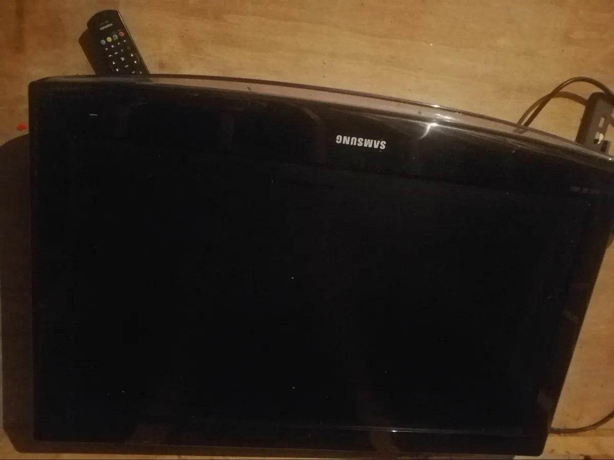 Tv with wall bracket