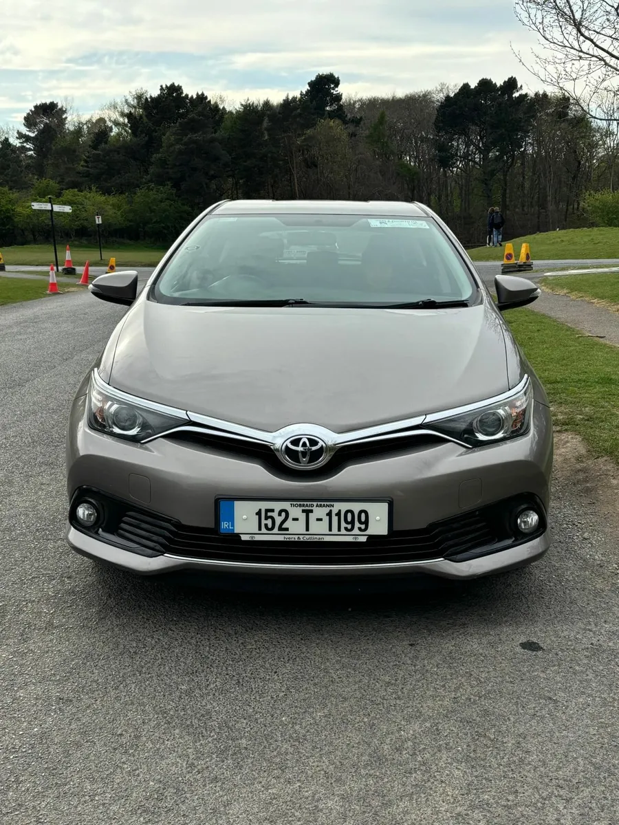 Toyota Auris 2015 - Image 2