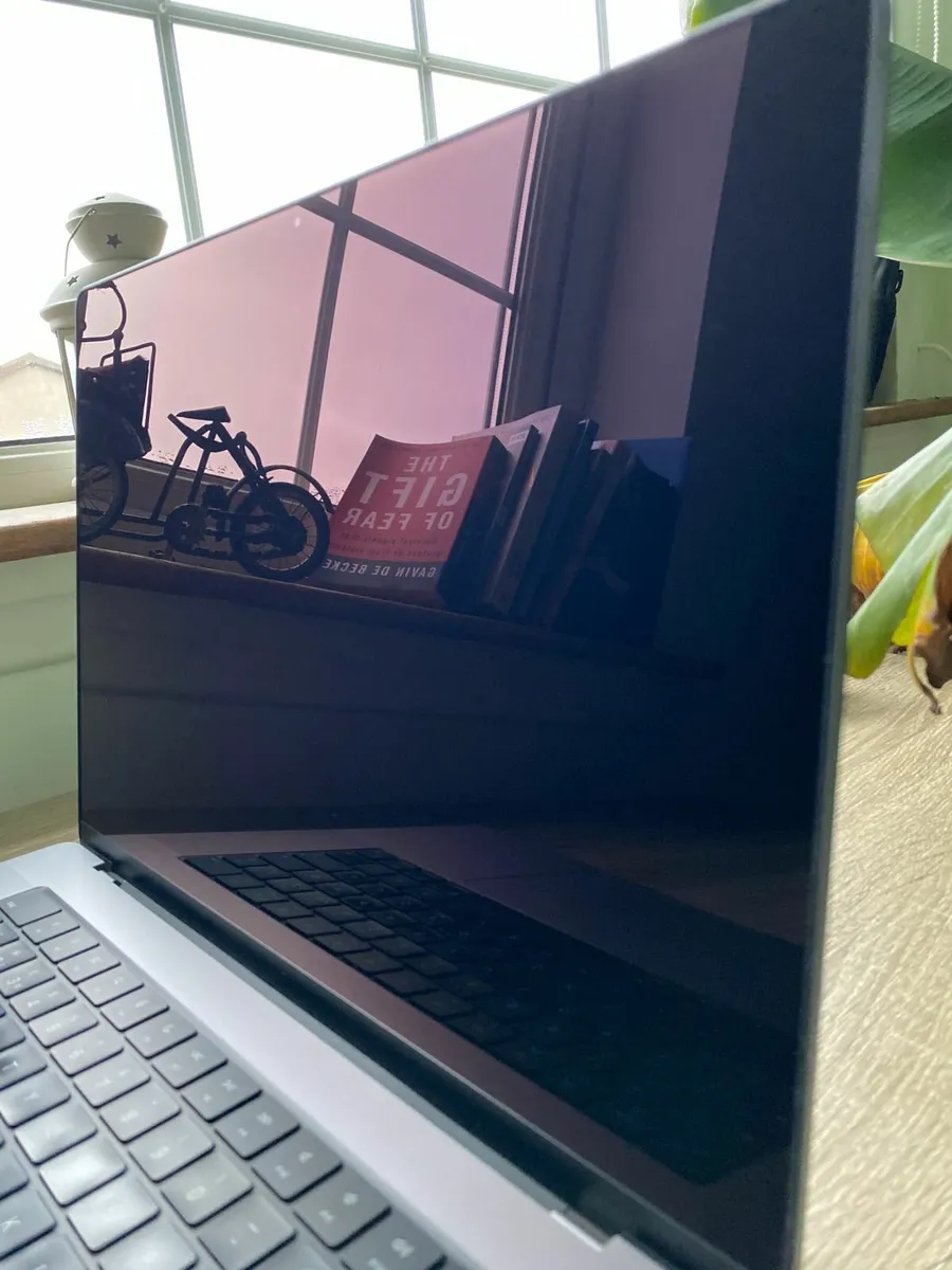 MacBook Pro 16" (2021) 32GB | M1 Pro | 512GB - Image 4