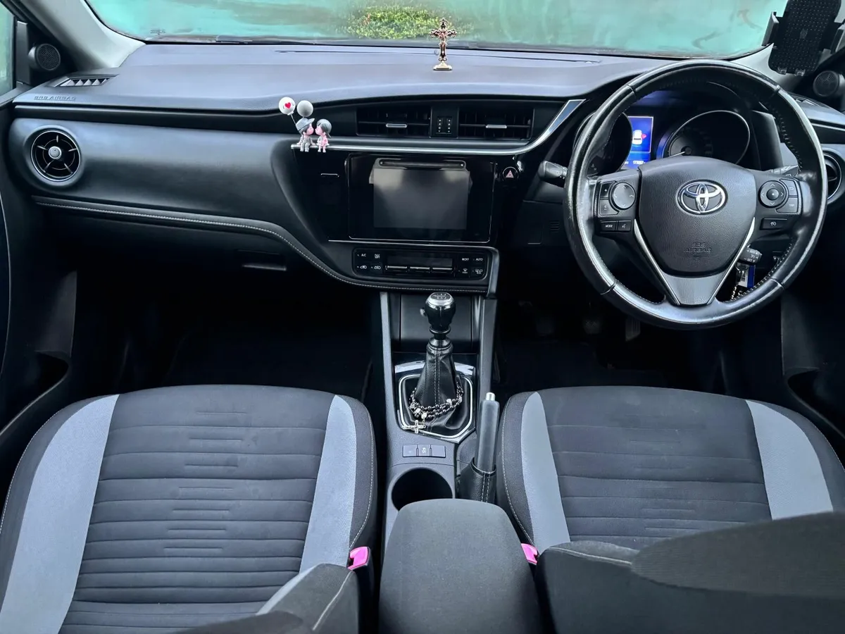 Toyota Auris 2015 - Image 4
