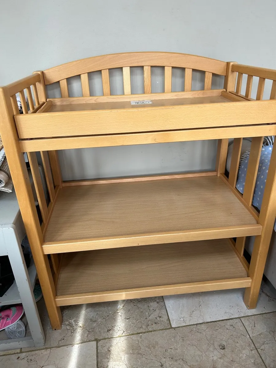 Baby changing station - Image 2