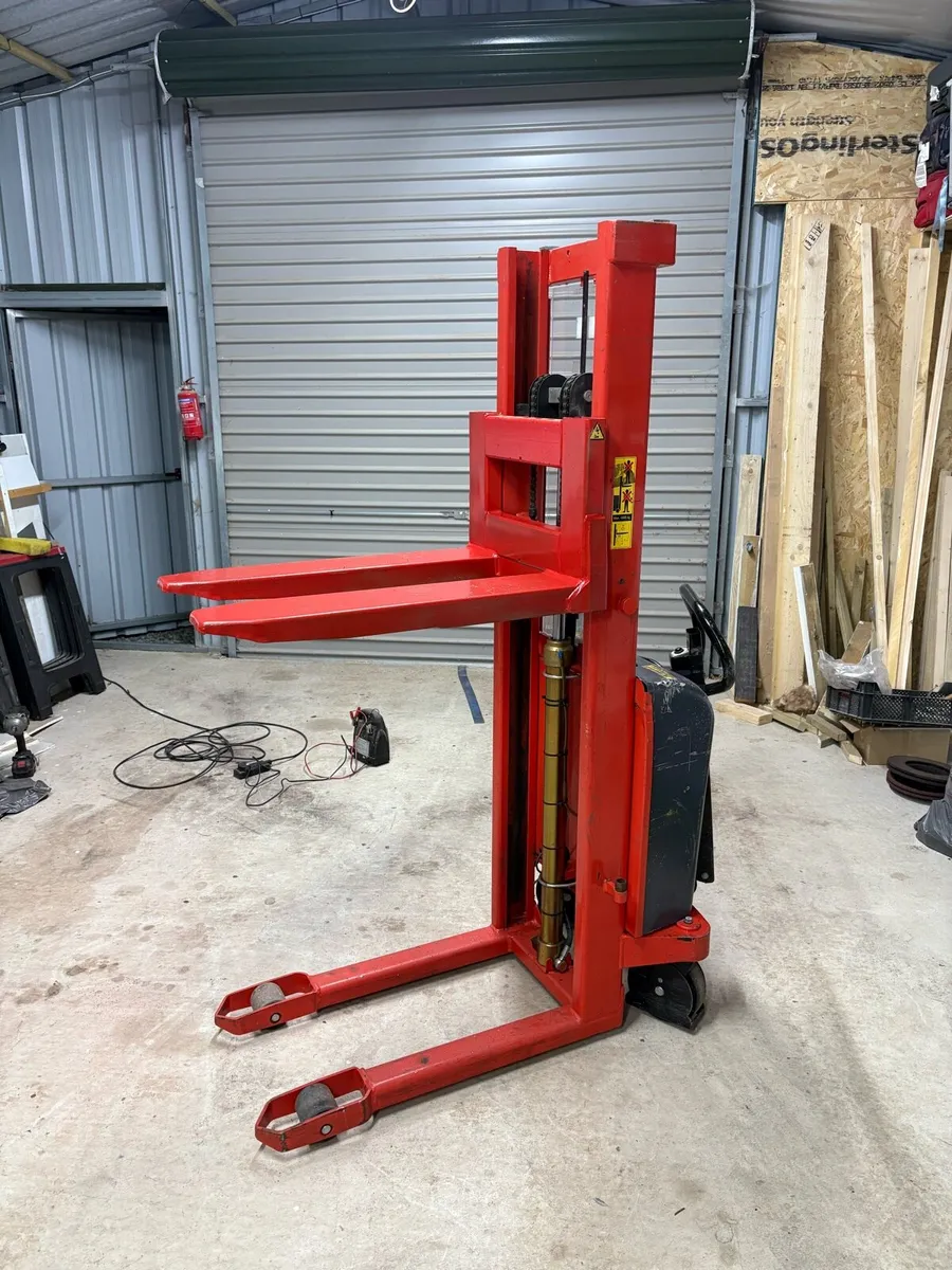 Pallet stacker - Image 3