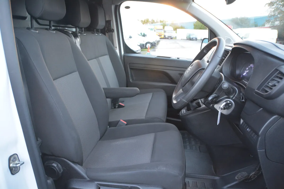 Opel Vivaro LWB - Manufacturer warranty - Image 4