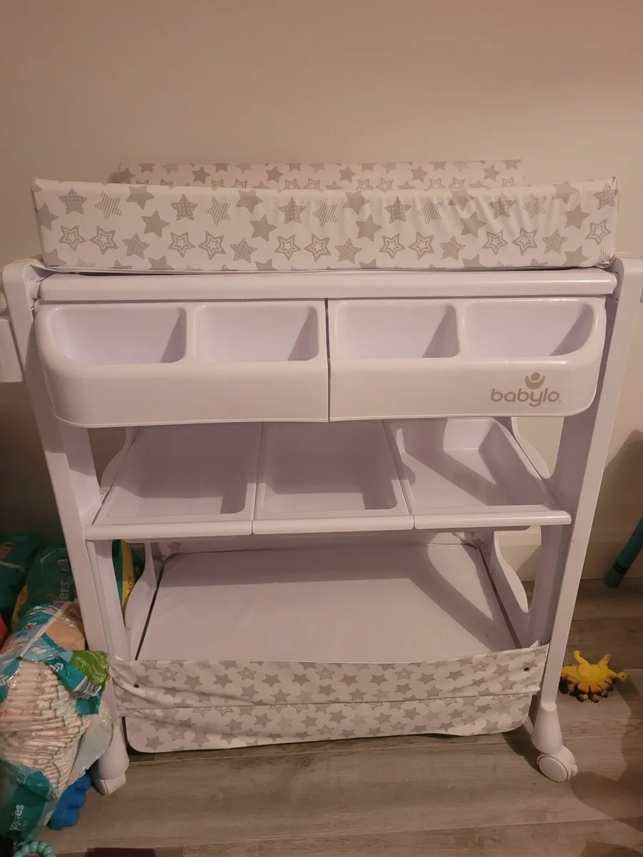 Baby changing unit - Image 1