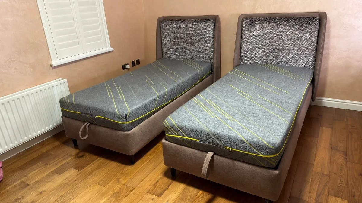 2 single beds - Image 1