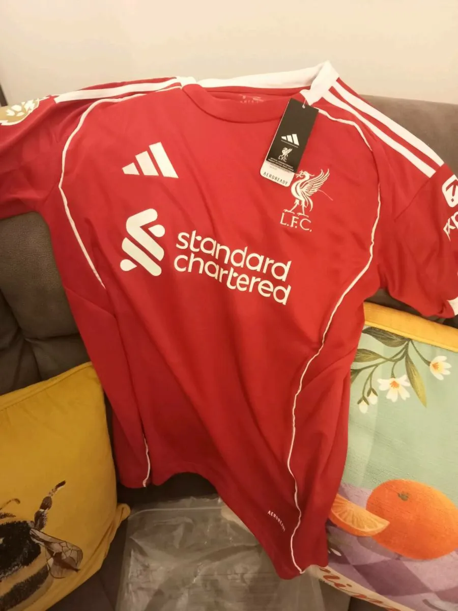 New mens Liverpool jersey small - Image 1