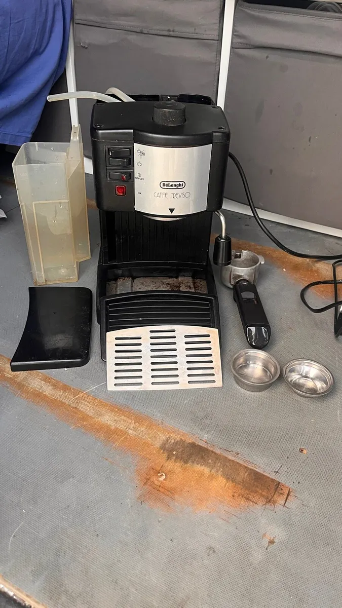 De’Longhi Coffee / Espresso Machine - Image 3