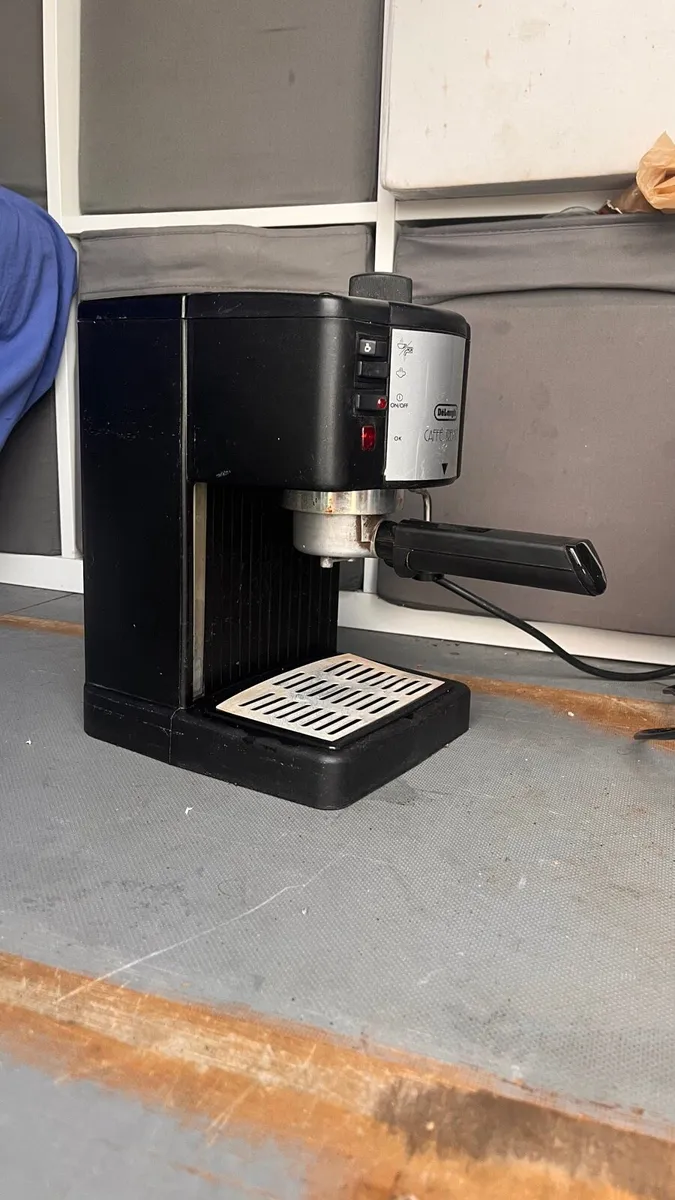 De’Longhi Coffee / Espresso Machine - Image 4