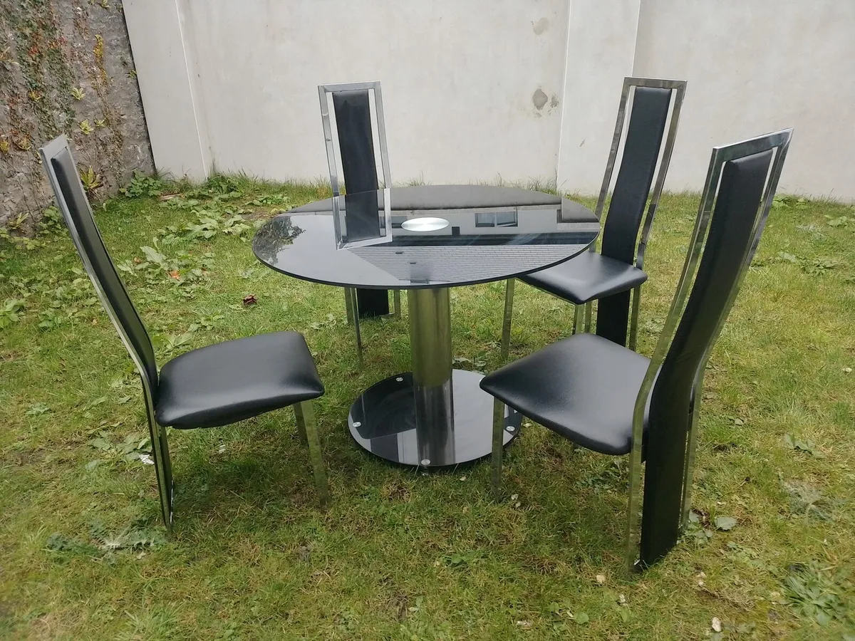 BEAUTIFUL TABLE AND CHAIRS AVAILABLE - Image 1