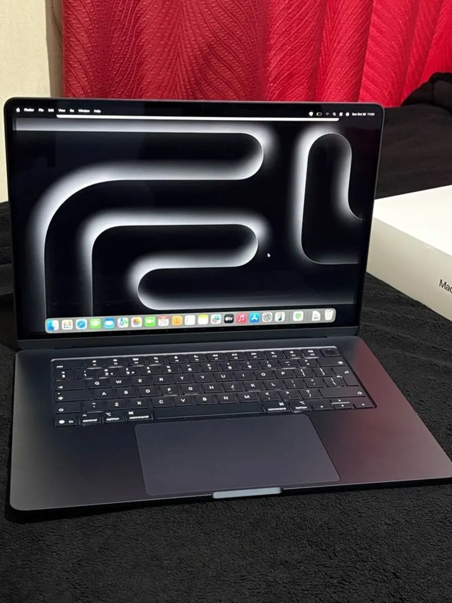 M4 MacBook Air 15-inch (2024) 256GB Used Only 2 Weeks Like New - Image 2