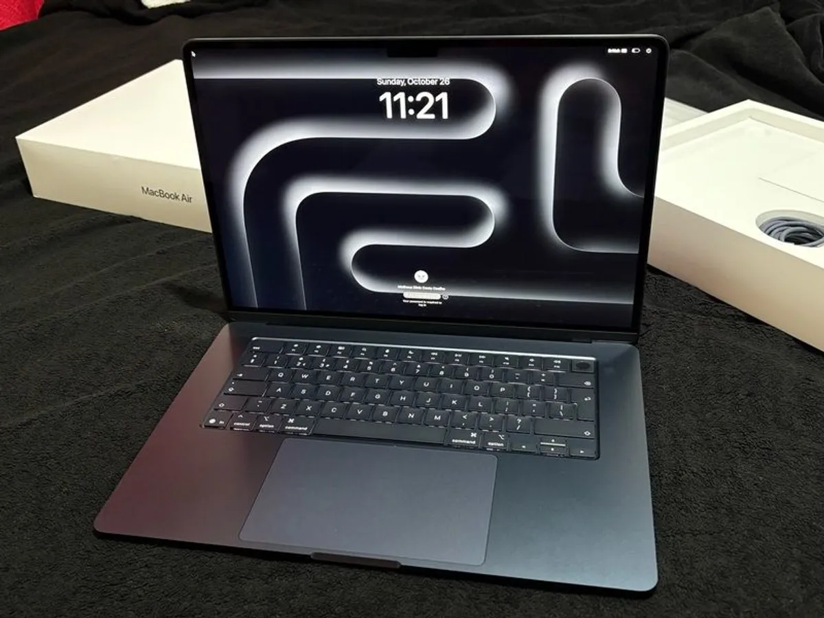 M4 MacBook Air 15-inch (2024) 256GB Used Only 2 Weeks Like New - Image 3