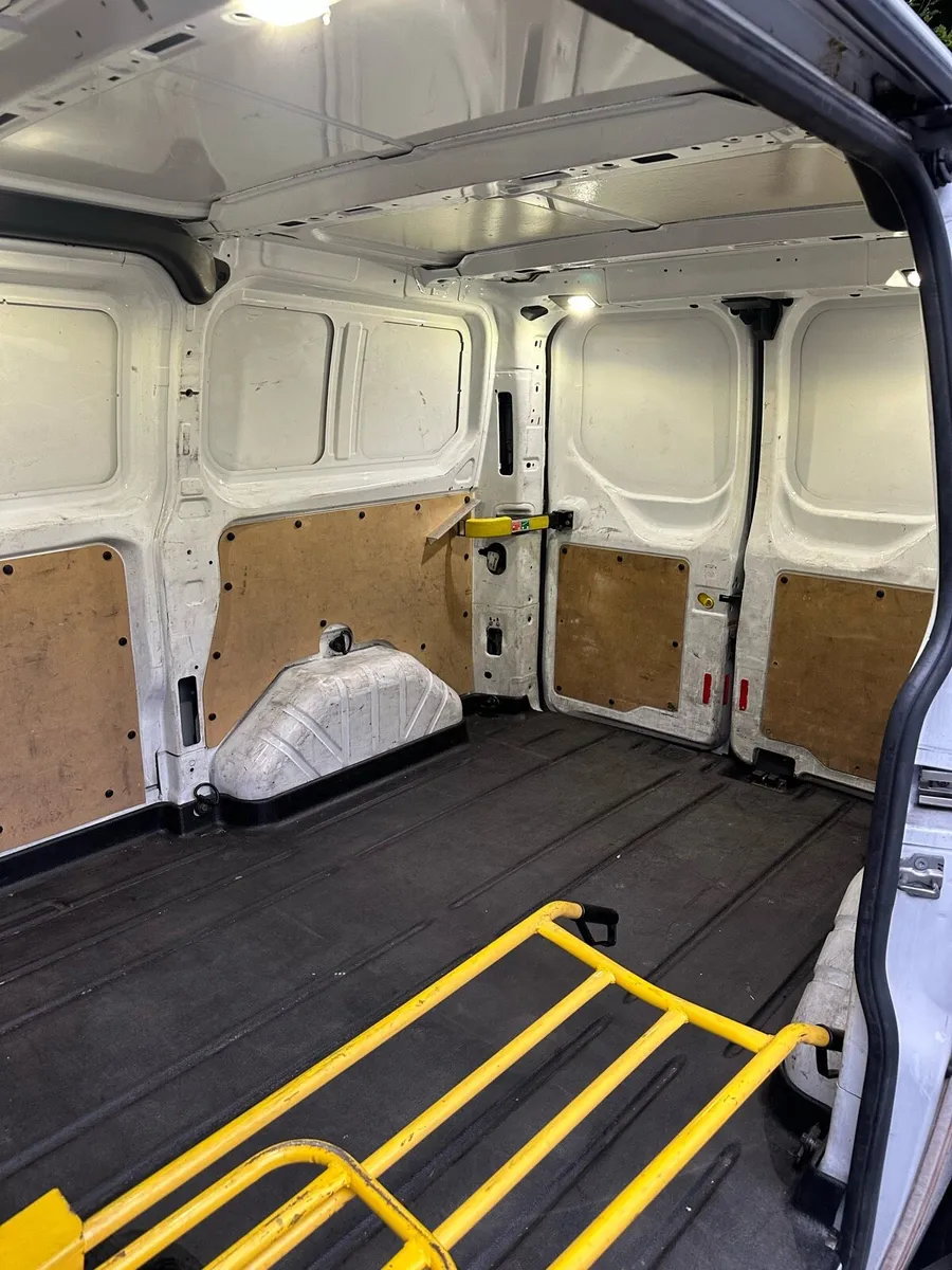 Ford Transit Custom 2.2 - Image 4