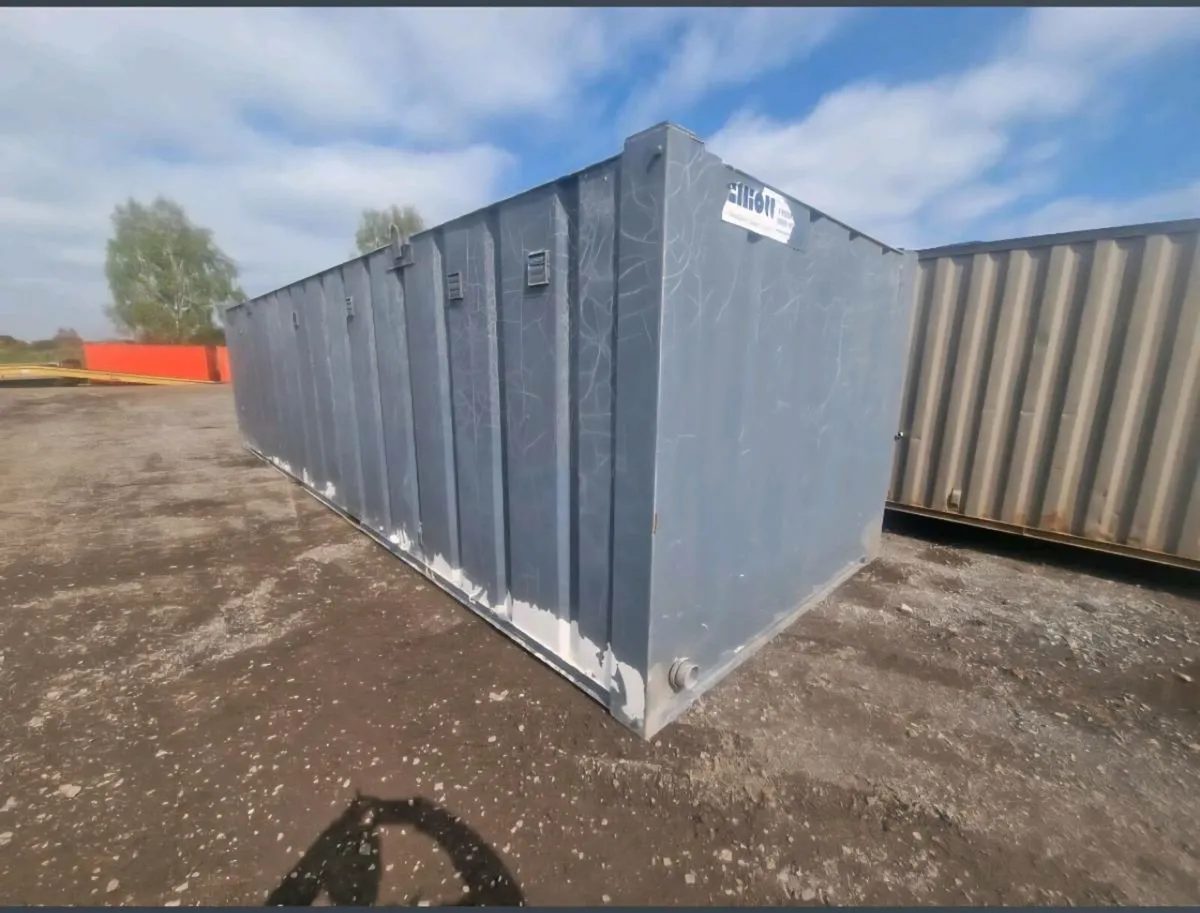 Toilet & shower block - Image 1