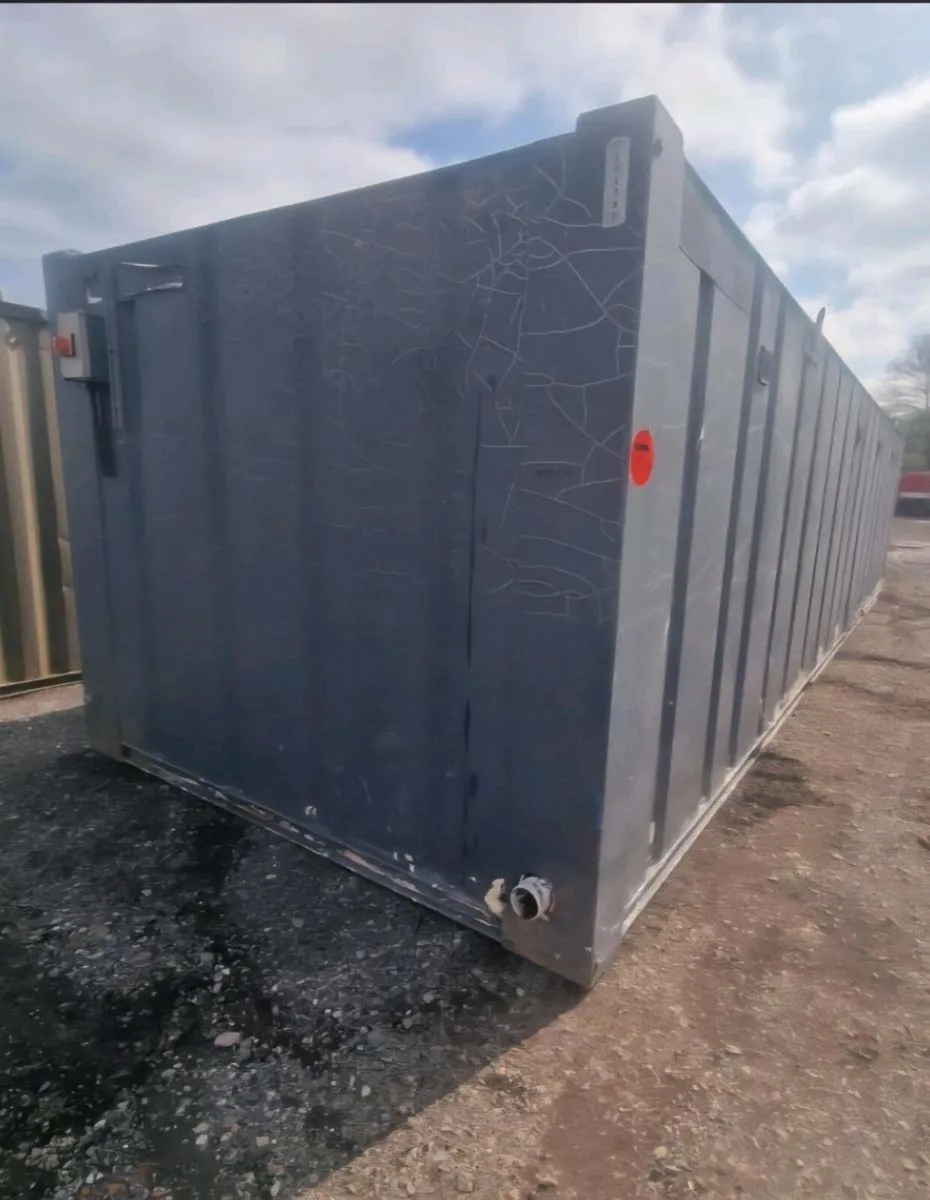 Toilet & shower block - Image 3