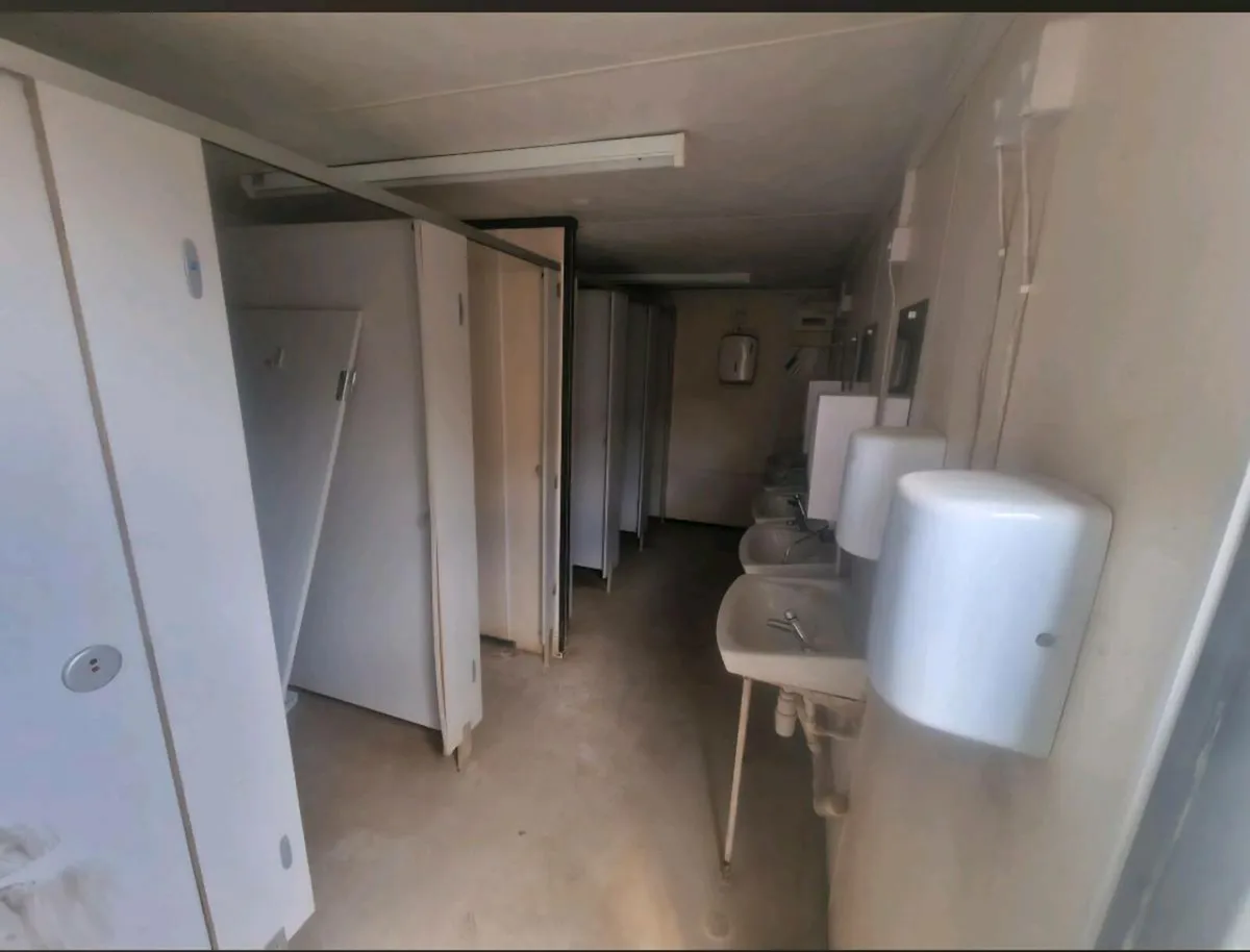 Toilet & shower block - Image 4
