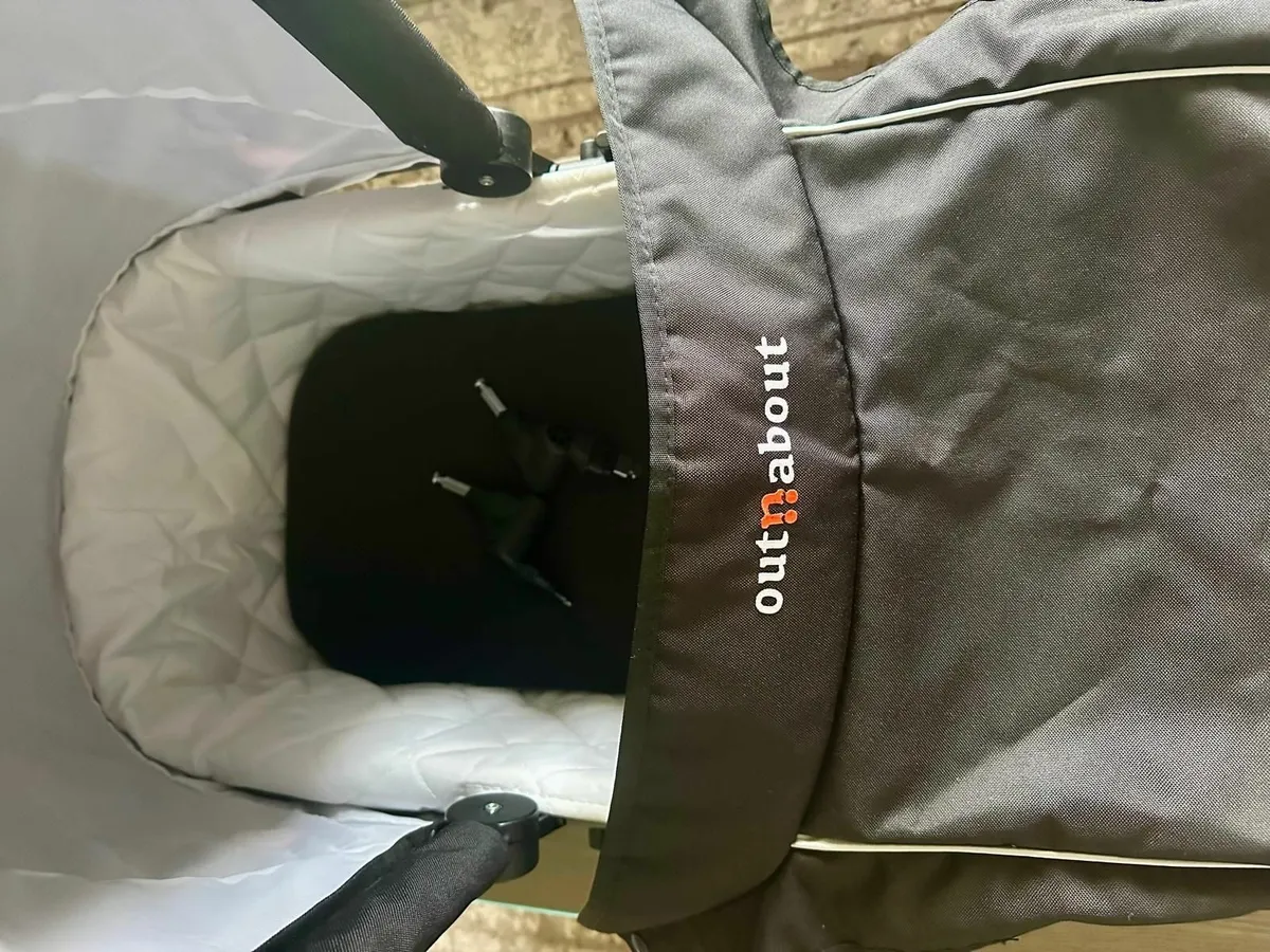 Out’n’About Nipper Single Carrycot – Black – €160 - Image 3