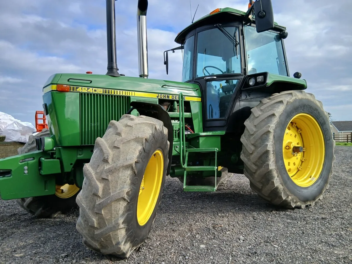 John Deere 4240s - Image 3