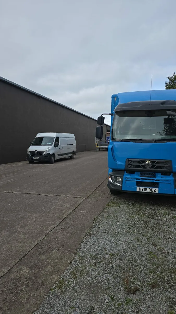 2019 Renault box body truck - Image 1