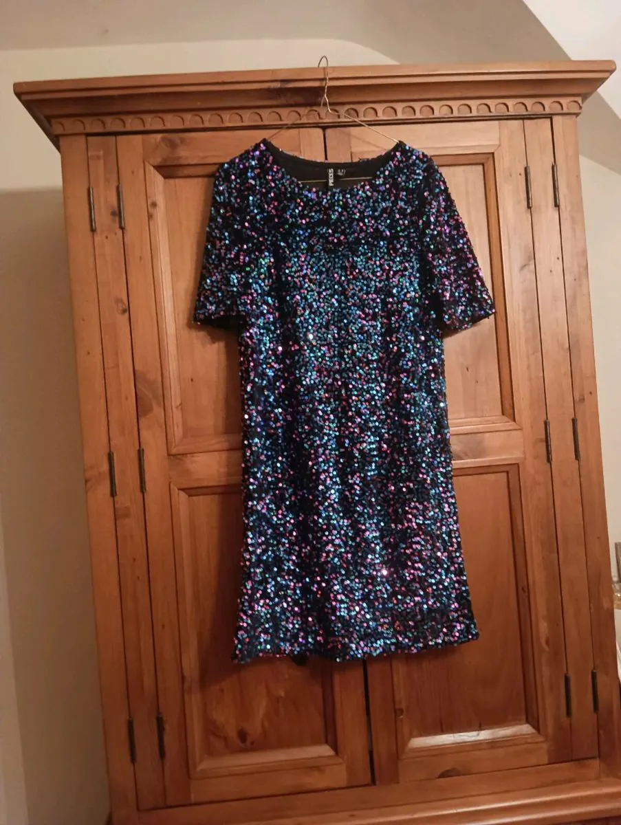 2 beautiful size small dresses lovely Christmas🥳 - Image 1