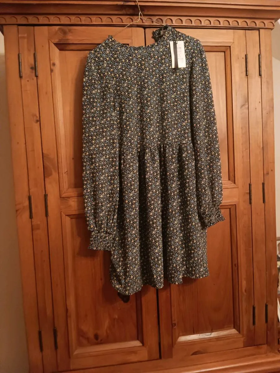 2 beautiful size small dresses lovely Christmas🥳 - Image 4