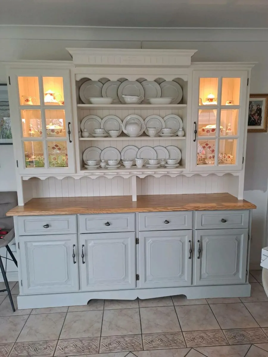 Dresser - Image 1