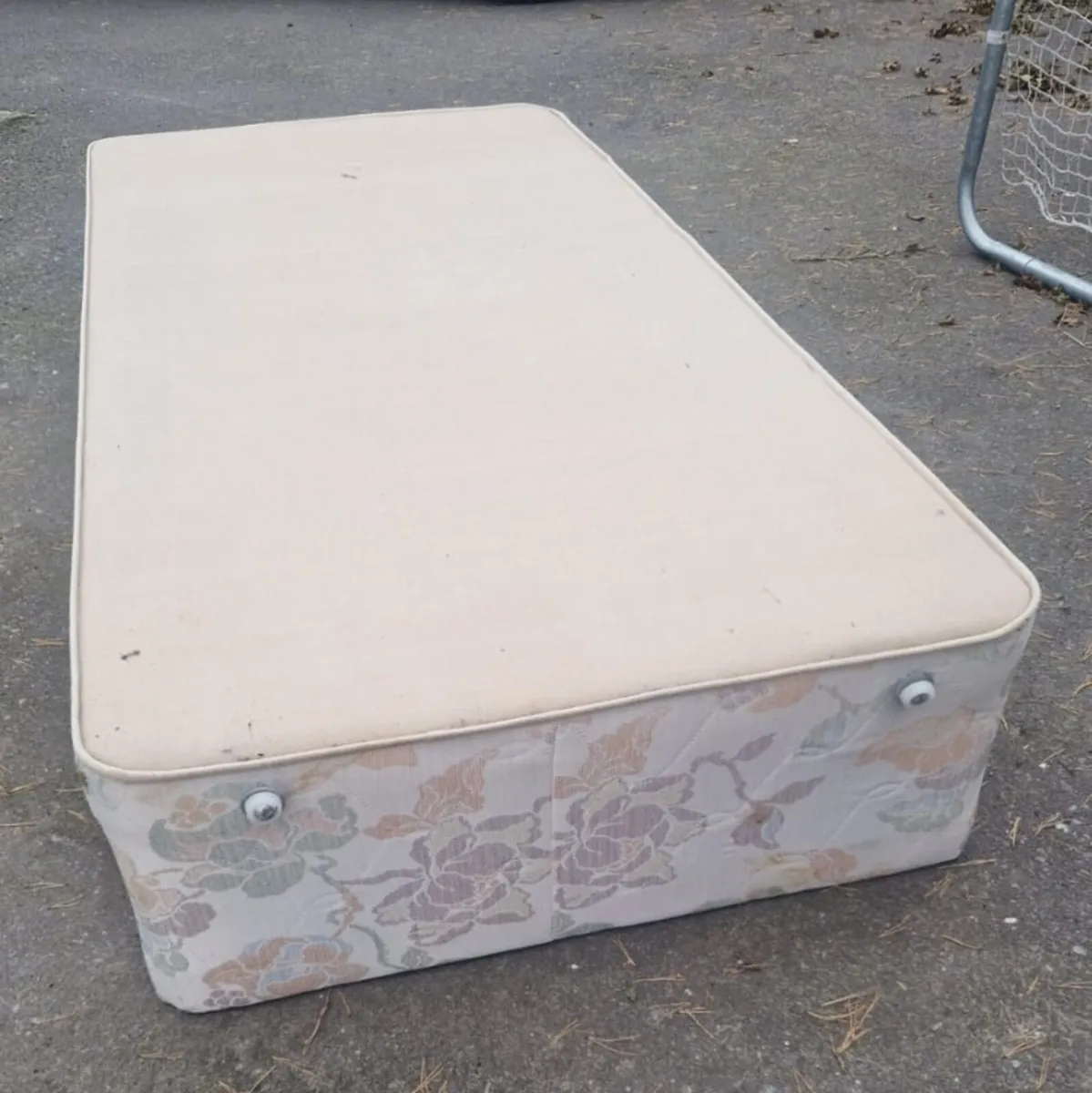 White crushed velvet single headboard  +  bed base - Image 2