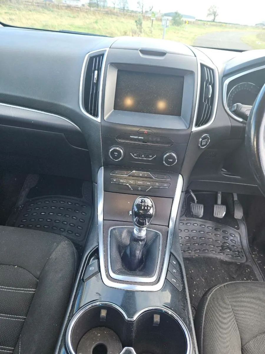 Ford Galaxy - Image 4