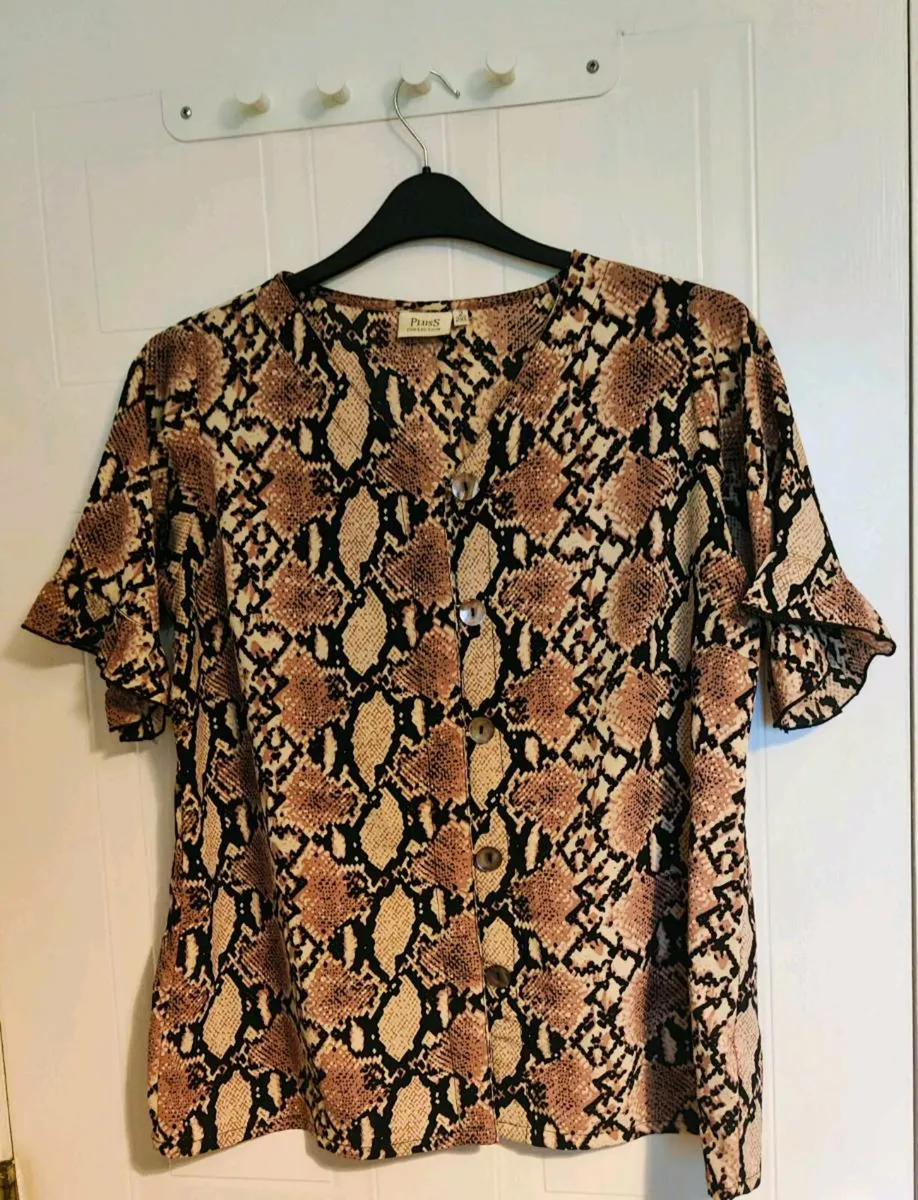 Statement Snakeskin Blouse – Pluss Collection, Siz - Image 1