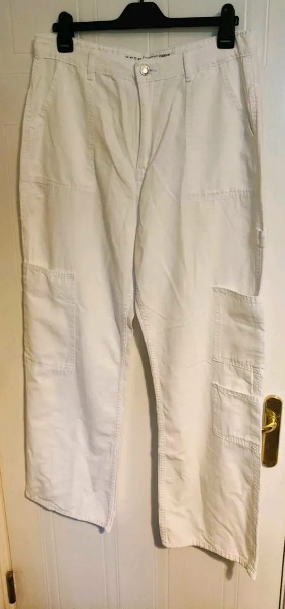 White Cargo Trousers – UK16 – Relaxed Fit & Everyd - Image 3