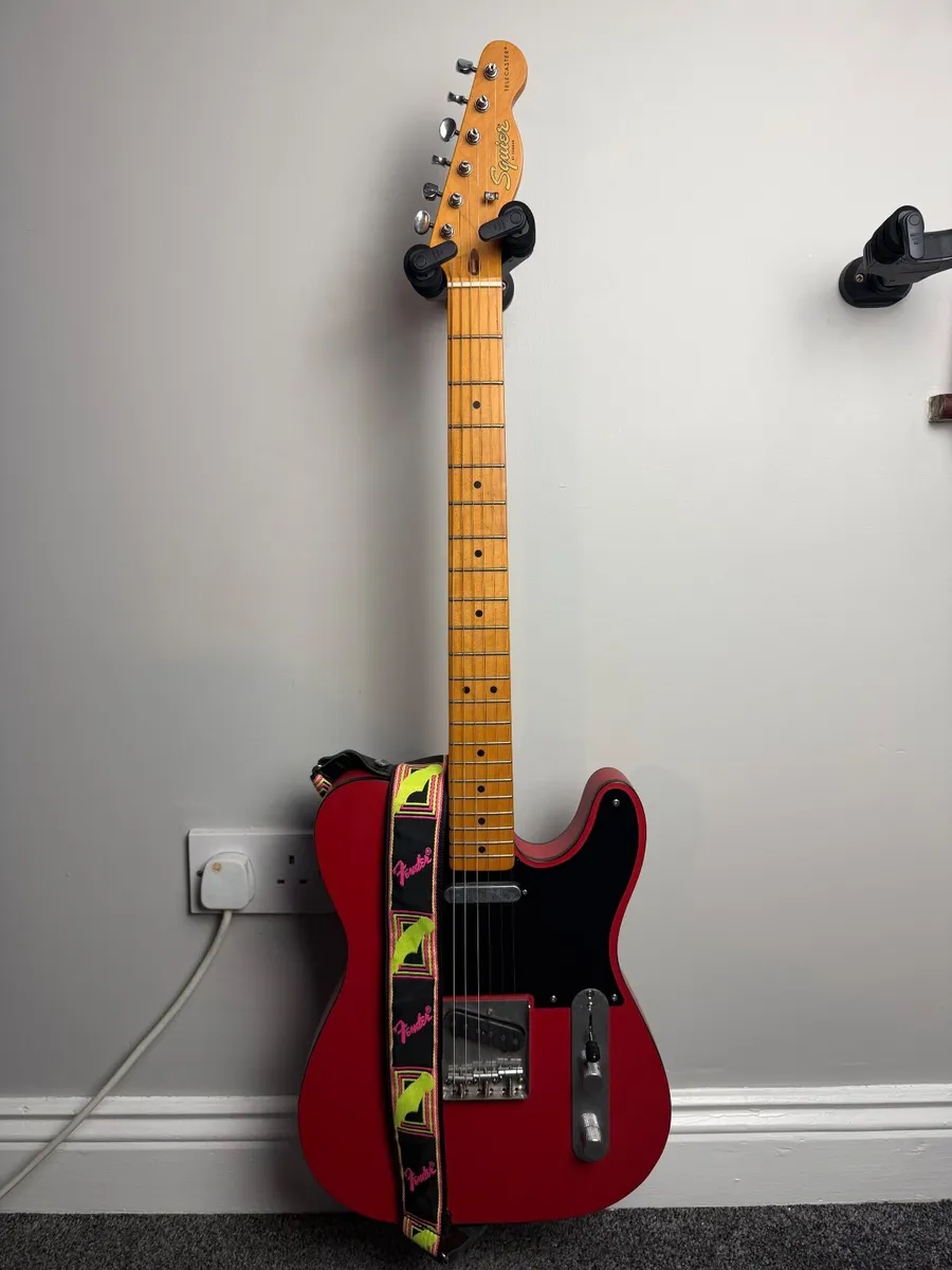 Squier 40th anniversary red telecaster (Like new) - Image 3