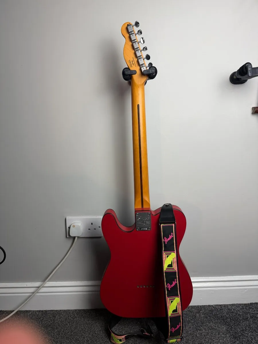 Squier 40th anniversary red telecaster (Like new) - Image 4