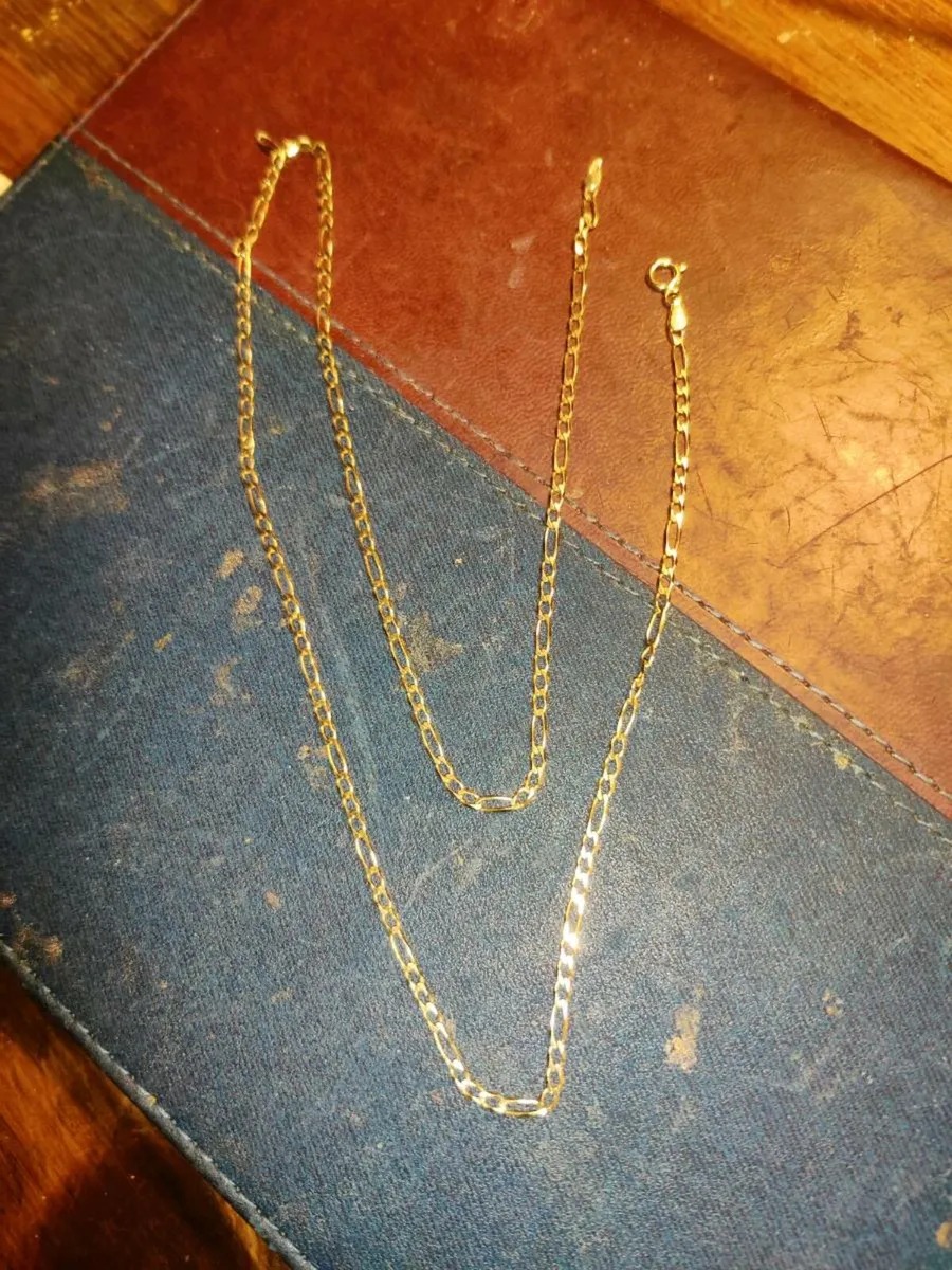 SLIM FIGARO, 9CT Solid Deep Yellow Gold 18"Chain ! - Image 1