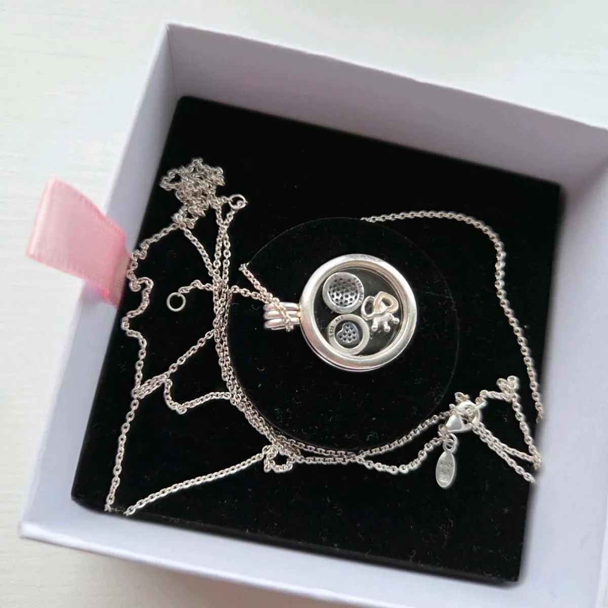 Pandora  floating charm locket with 3 charms - Image 4
