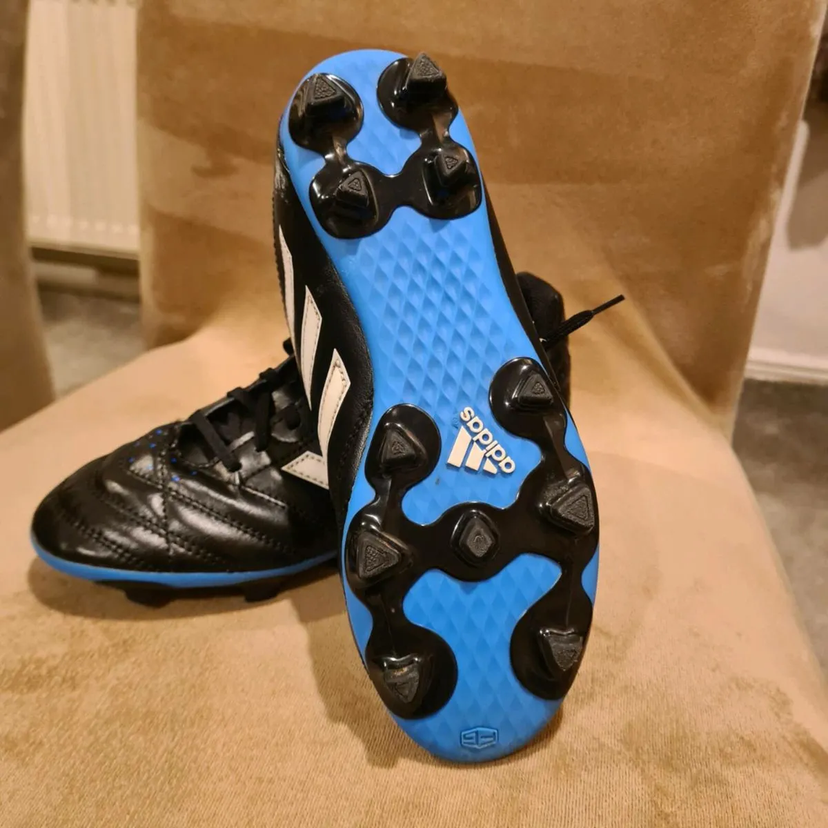 Junior football boots - Image 4