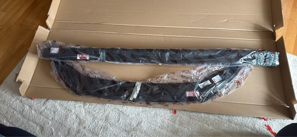 Vw golf mk 7 front lip and side skirts - Image 1