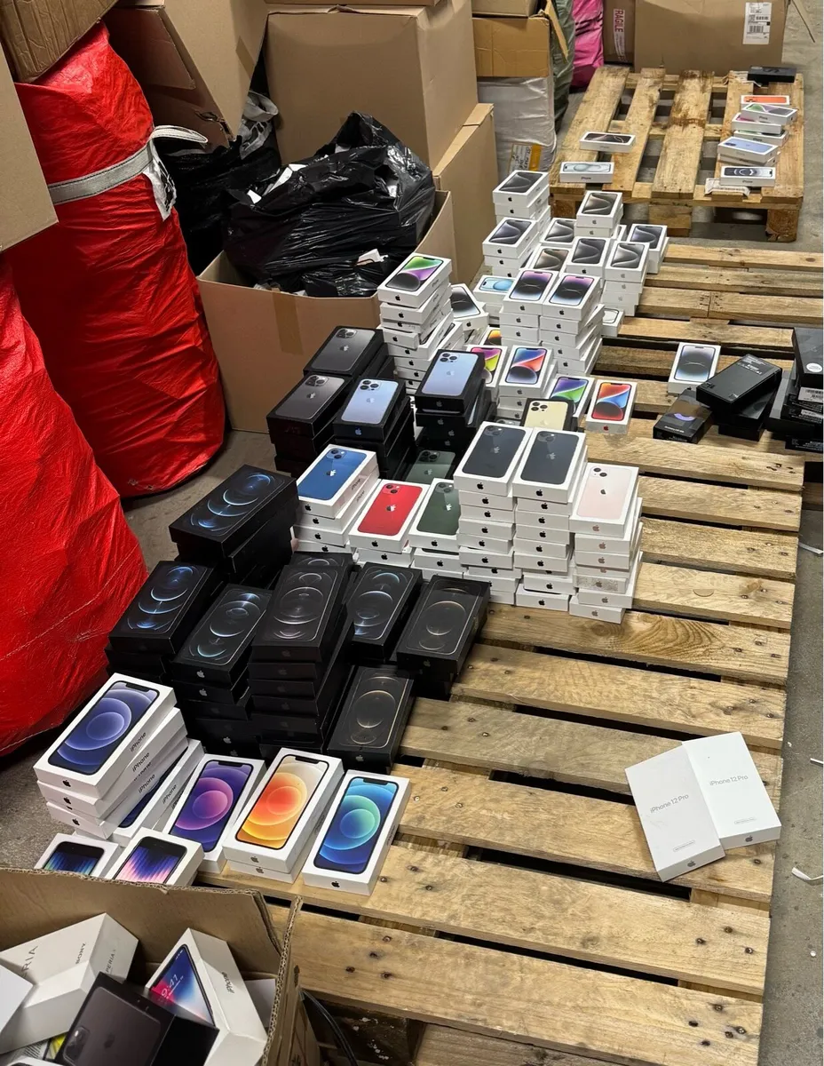 Over 2,000 Apple iPhone Boxes - Ideal for eBay - Image 2