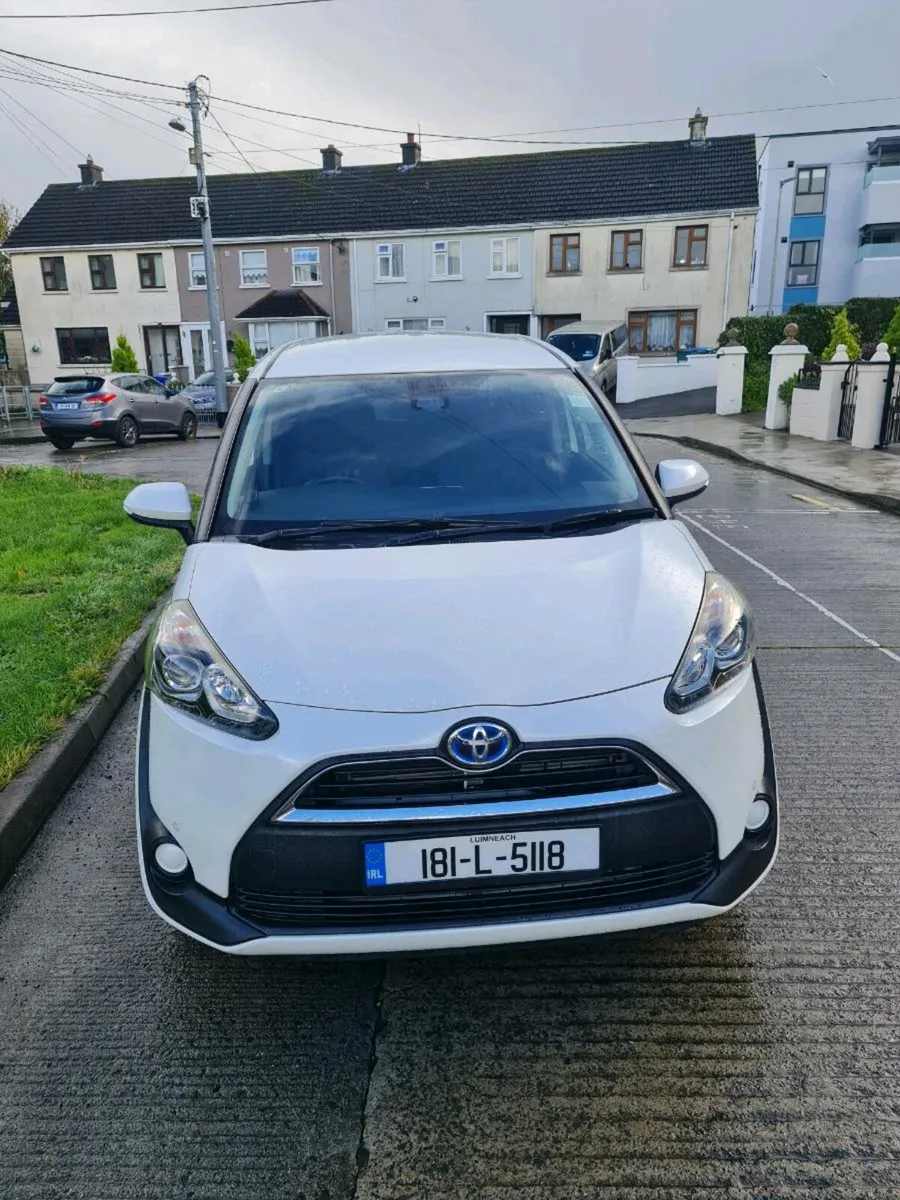 Toyota Sienta 2018 Hybrid - Image 1