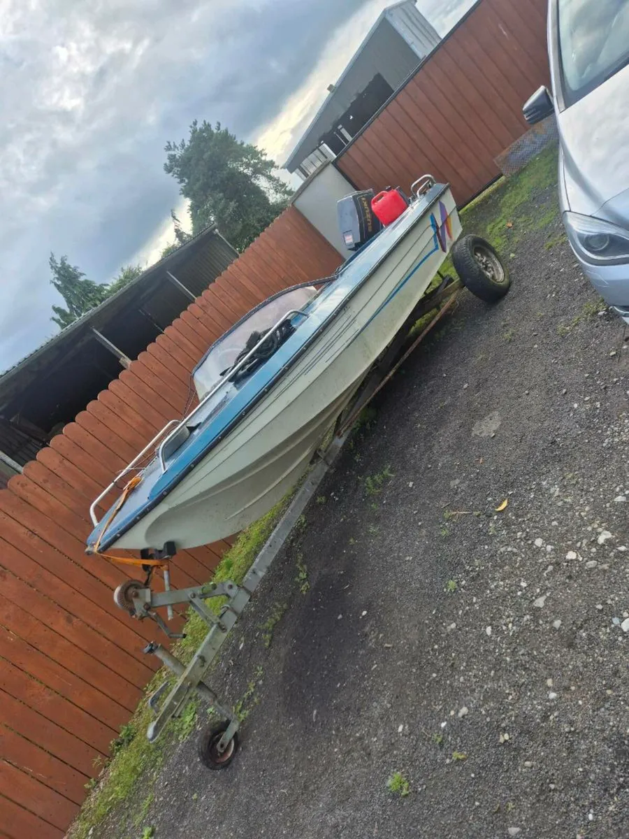 Boat trailer and engine - Image 1