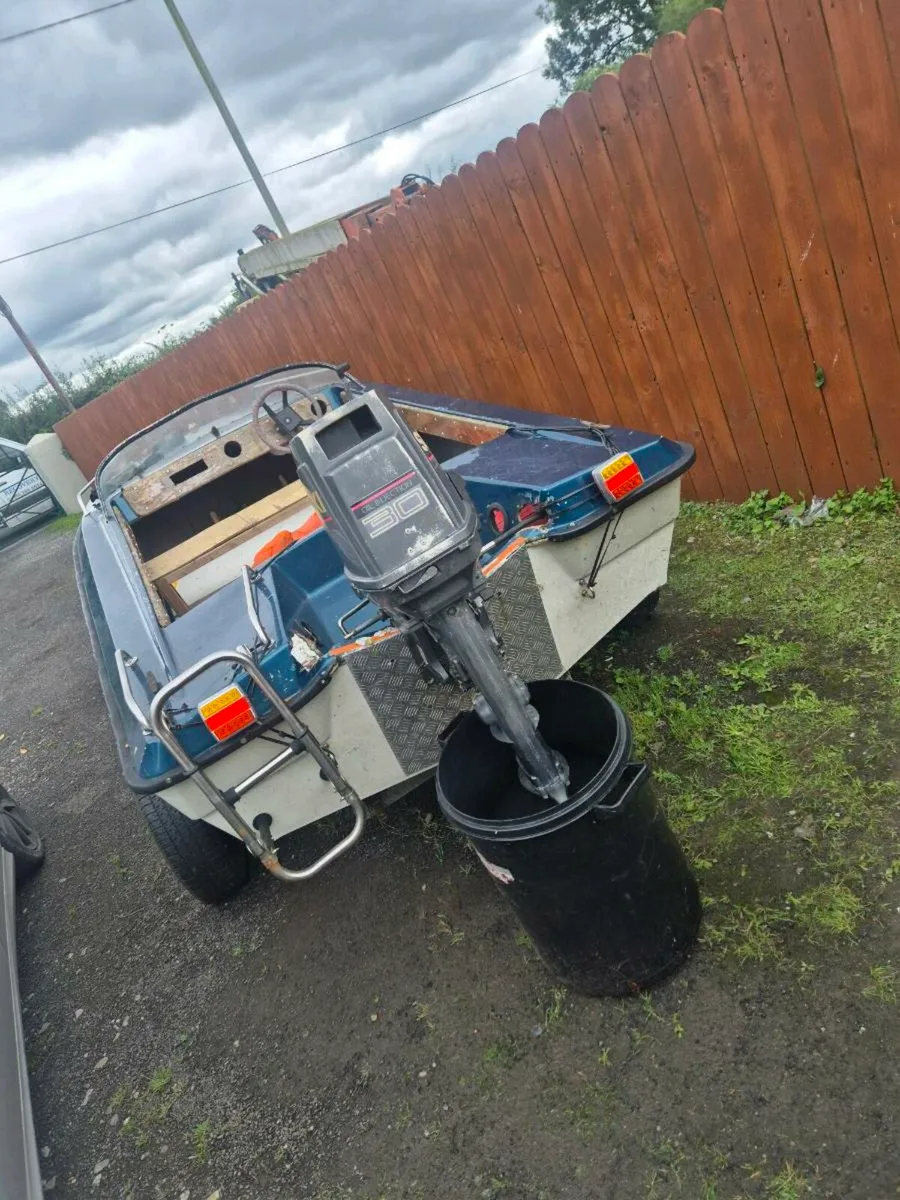 Boat trailer and engine - Image 3