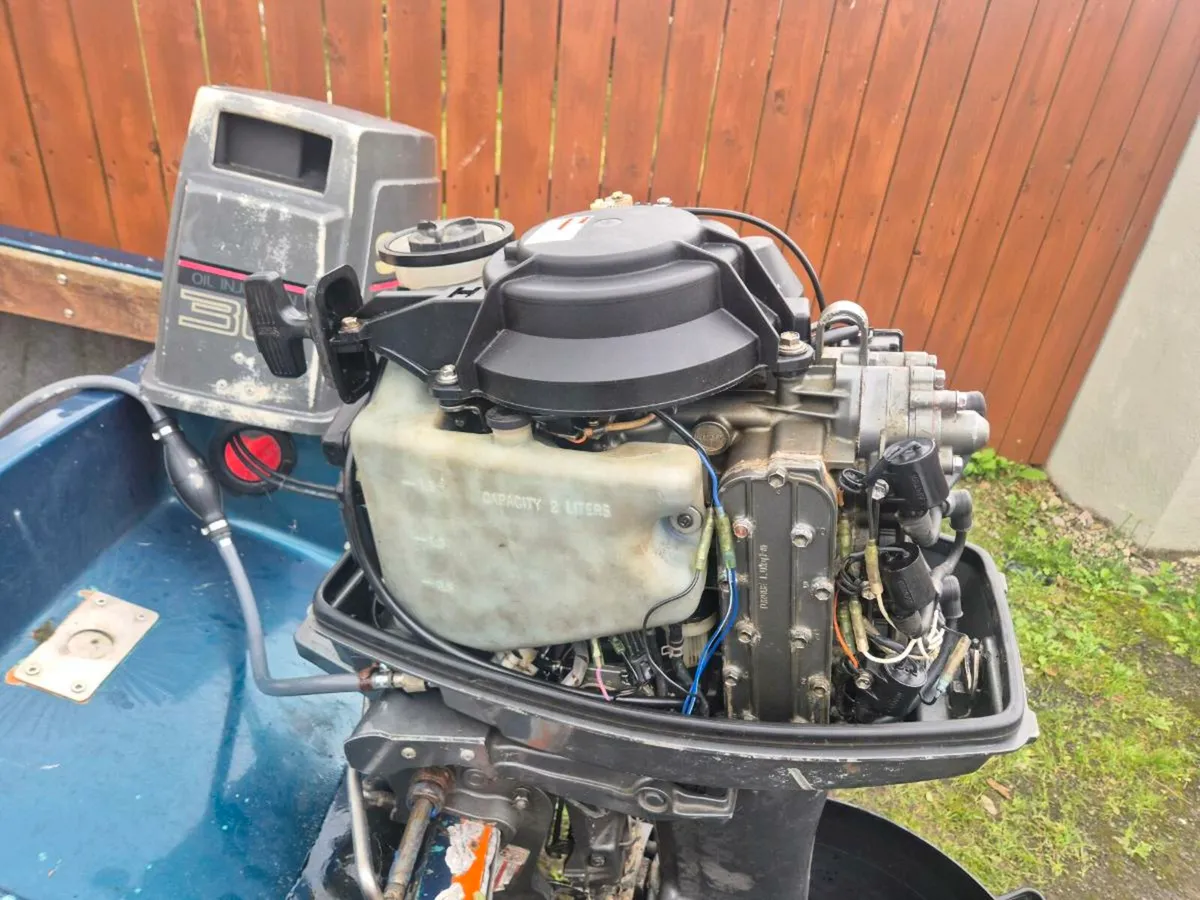 Boat trailer and engine - Image 4