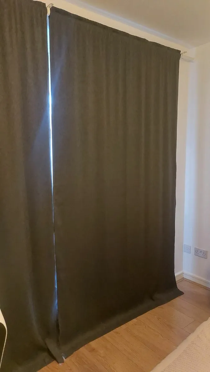 Block-out Ikea curtains, like new - Image 1