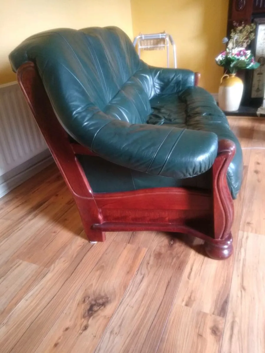 Three Piece Suite - Image 3