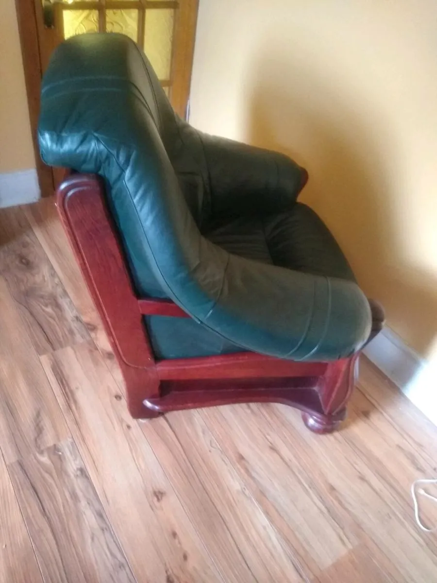 Three Piece Suite - Image 4