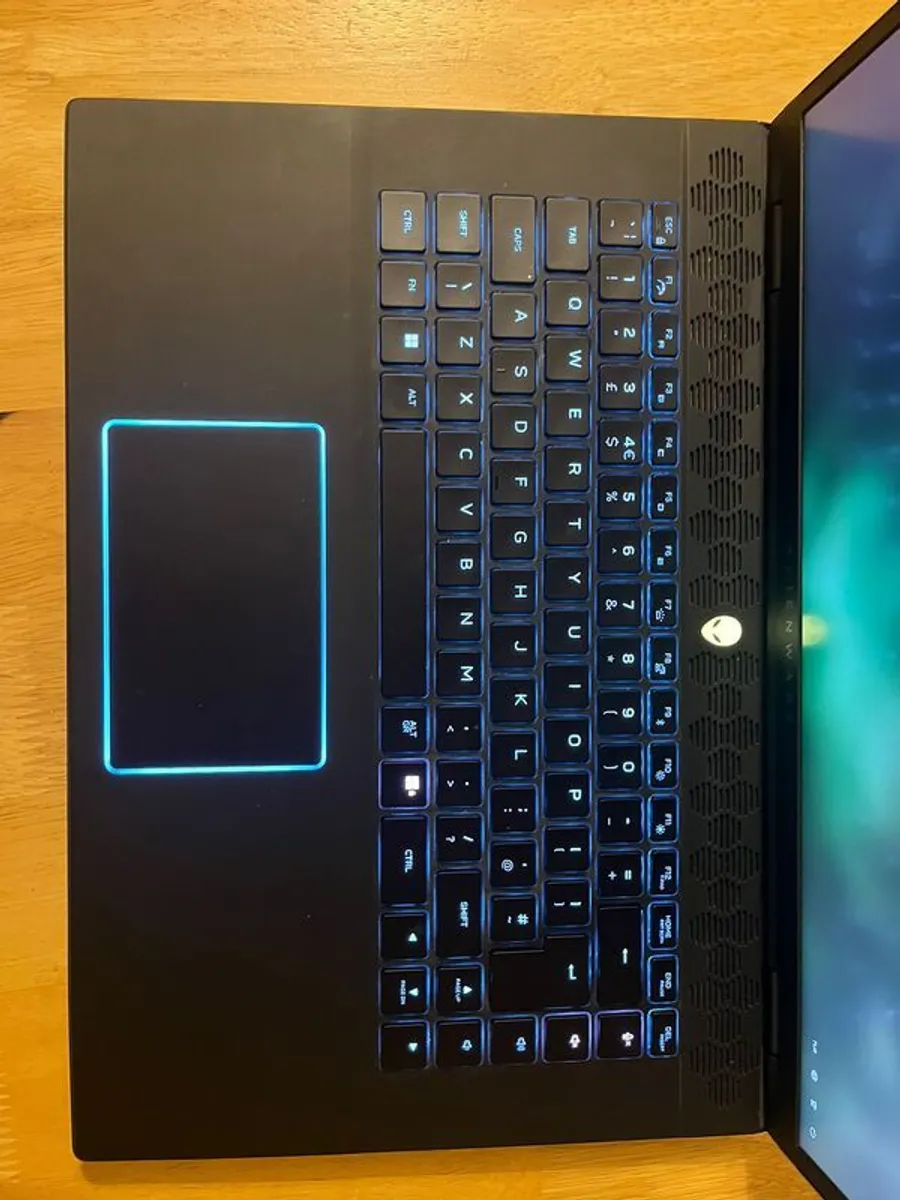 Alienware M16 R2 - Image 2