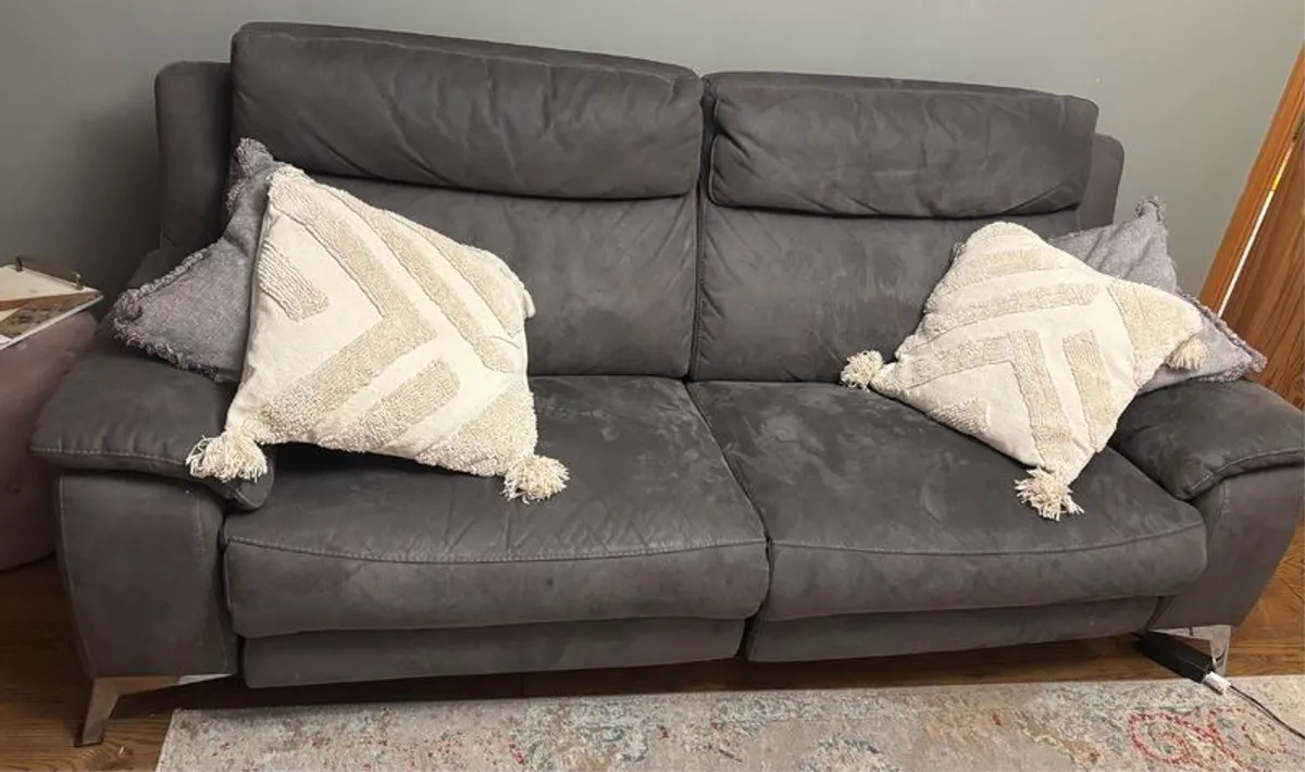 Electric recliner couch - 3 seater - Image 1